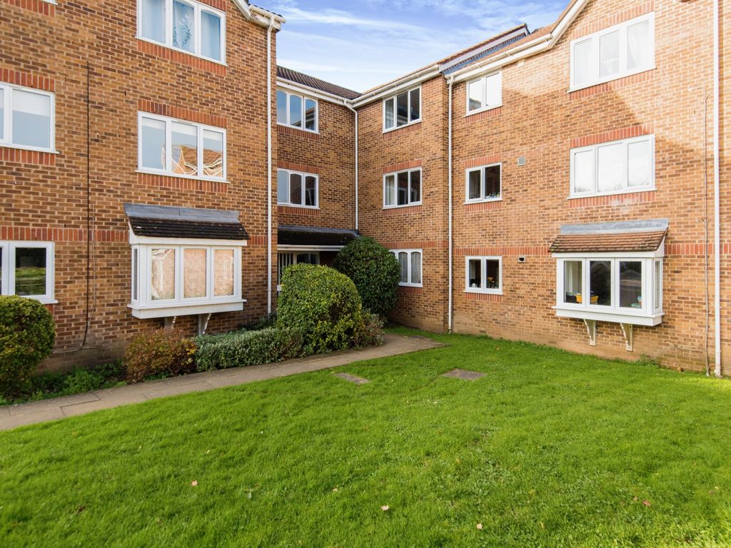 2 bed flat for sale in Percy Gardens, Worcester Park KT4 Zoopla