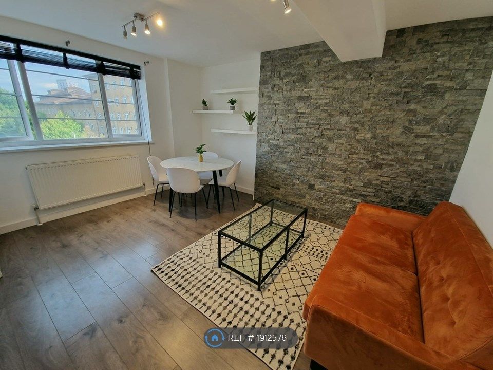 Room to rent in Wandsworth Road, London SW8, £1,550 pcm Zoopla