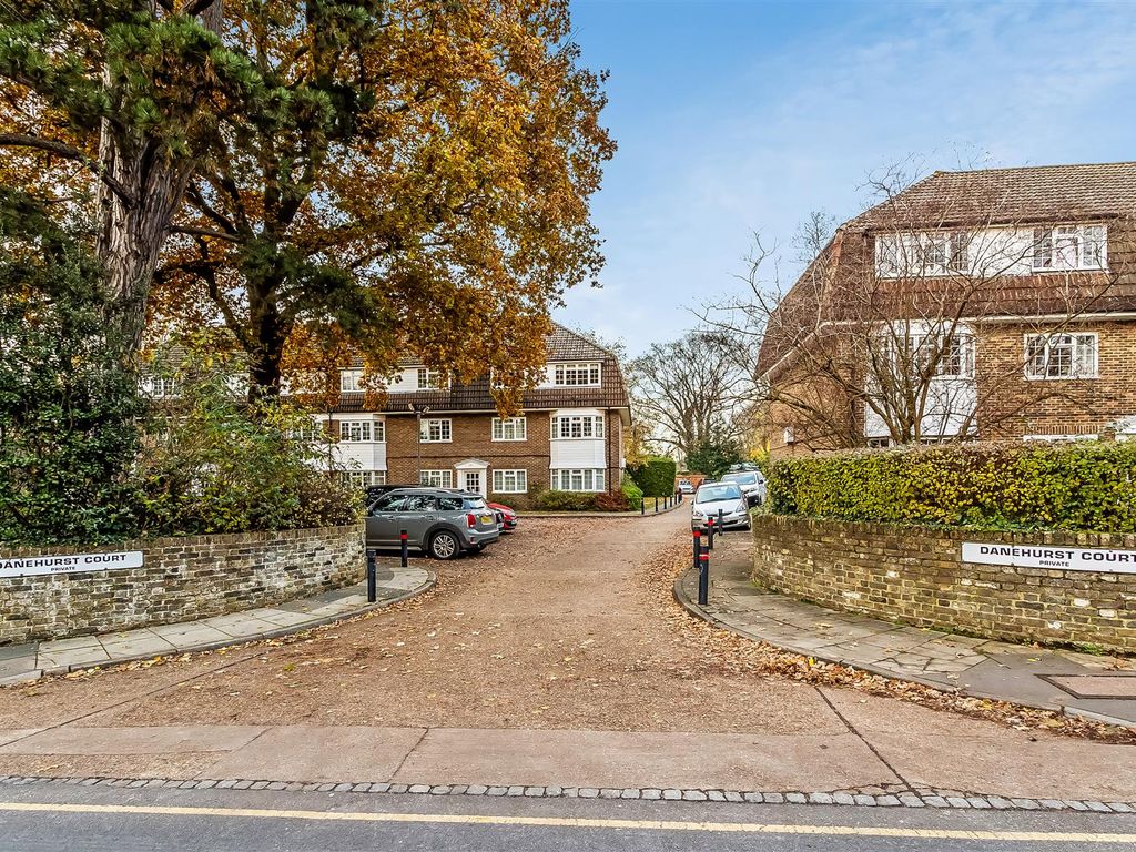 2 bed flat for sale in Alexandra Road, Epsom KT17, £300,000 Zoopla