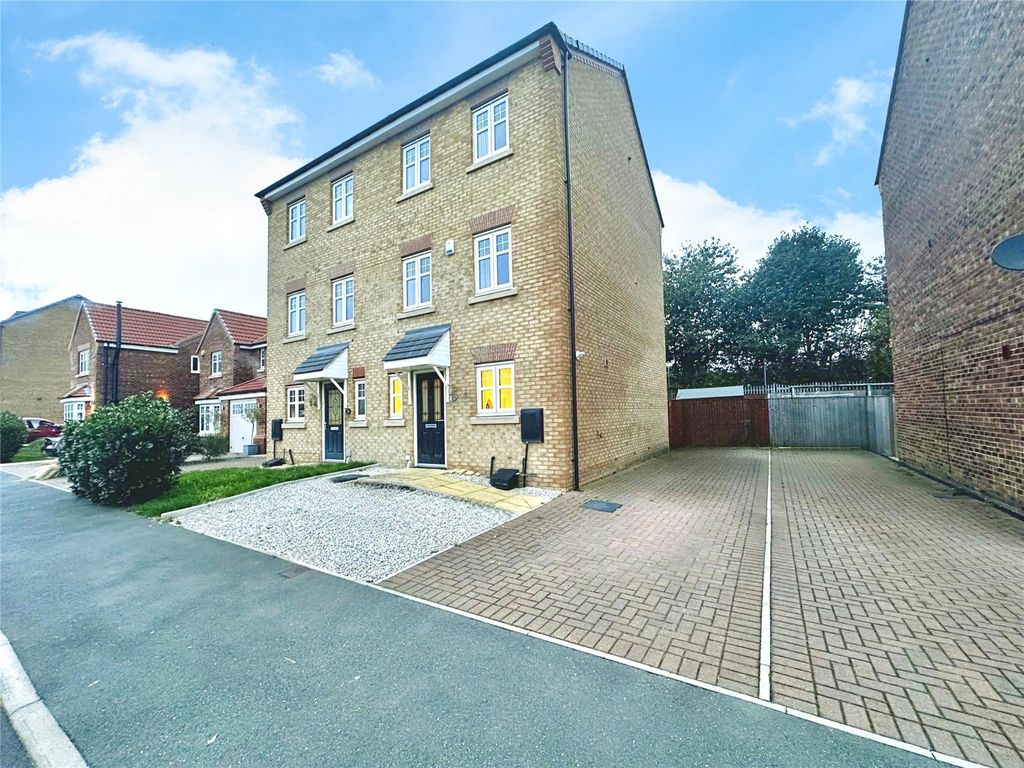 4 bed semidetached house for sale in Hazelwood Drive, Barnsley, South