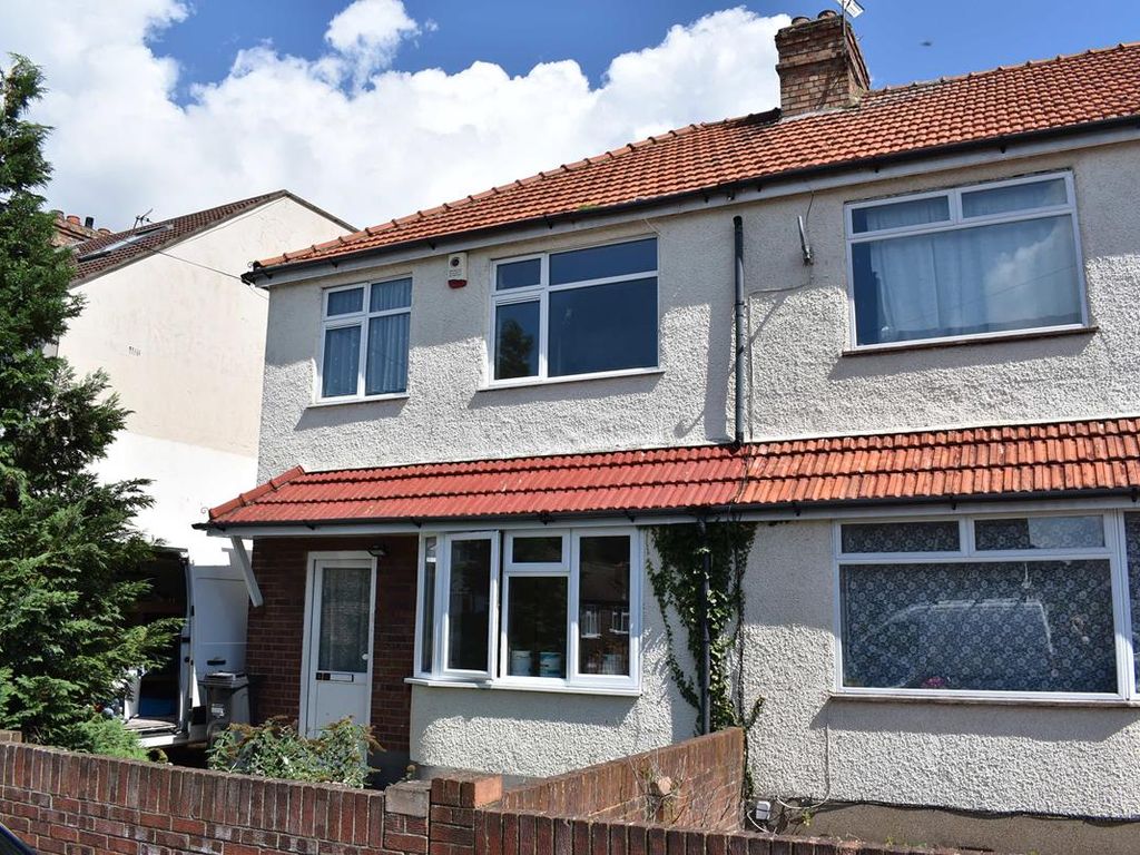 3 bed end terrace house to rent in Imperial Road, Bedfont TW14, £1,800