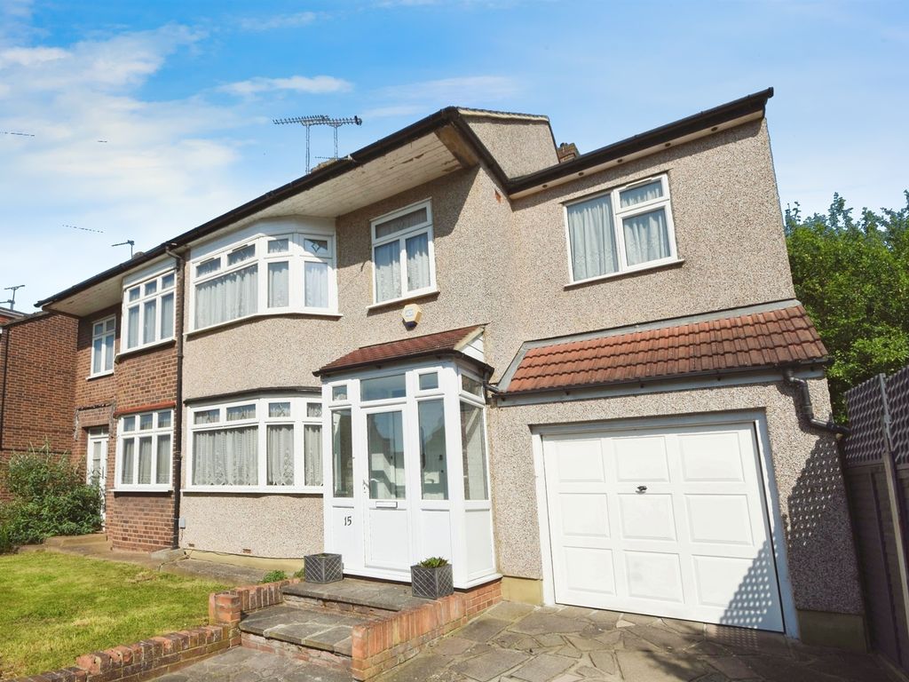 4 bed semidetached house for sale in Mount Avenue, Harold Wood