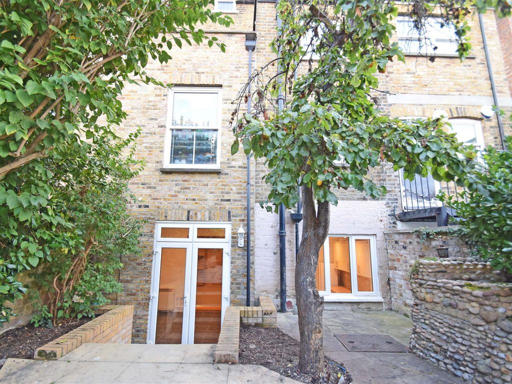 2 bed flat to rent in Crown Road, St Margarets, Twickenham TW1 Zoopla