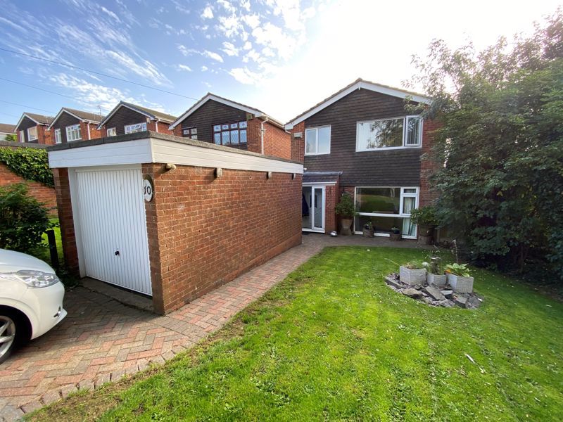 3 bed detached house for sale in Westminster Drive, Nuneaton CV10, £