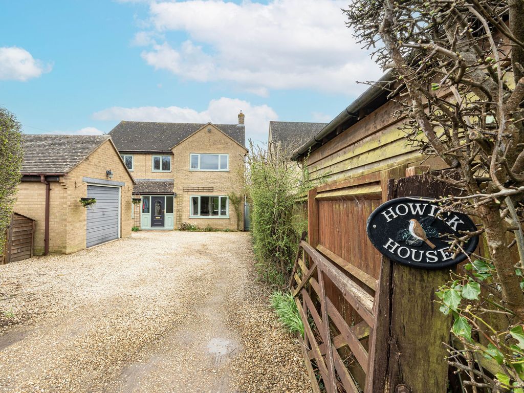 4 bed detached house for sale in Witney Road, Finstock OX7, £575,000