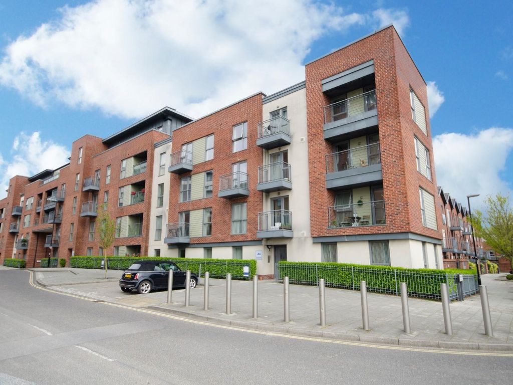 2 bed flat for sale in Otago House, John Thornycroft Road, Southampton