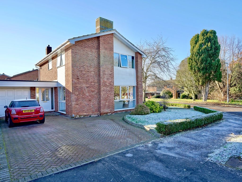 4 bed detached house for sale in Woodlands, St Neots PE19, £625,000