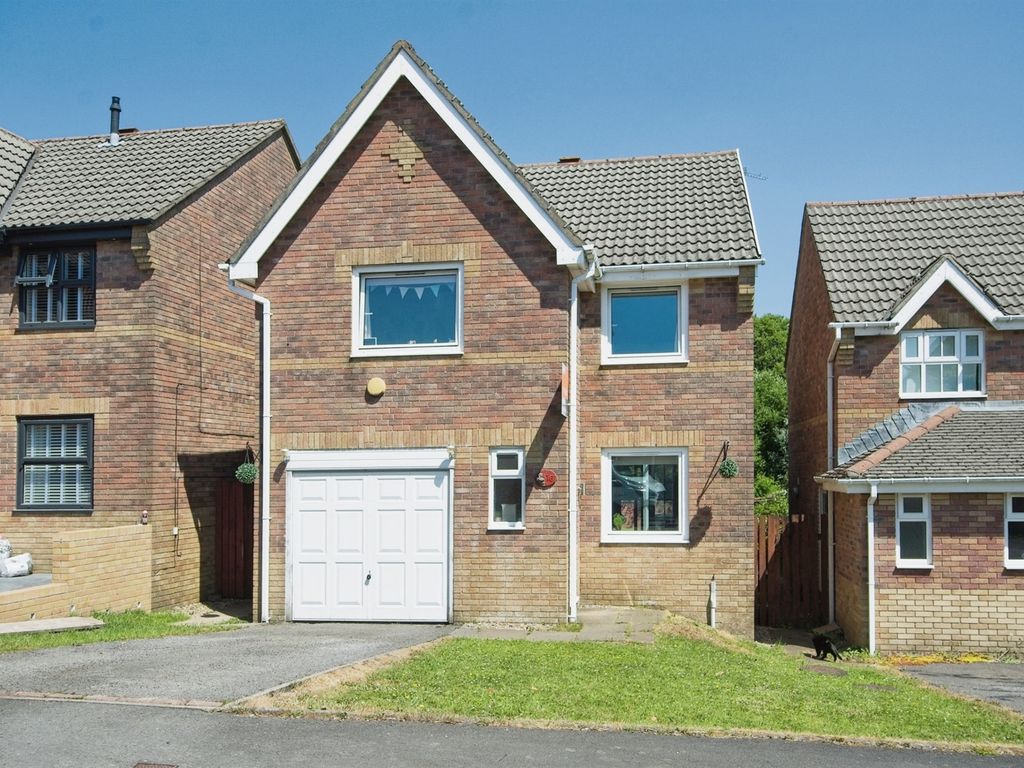 3 bed detached house for sale in Elm Wood Drive, Tonyrefail, Porth CF39