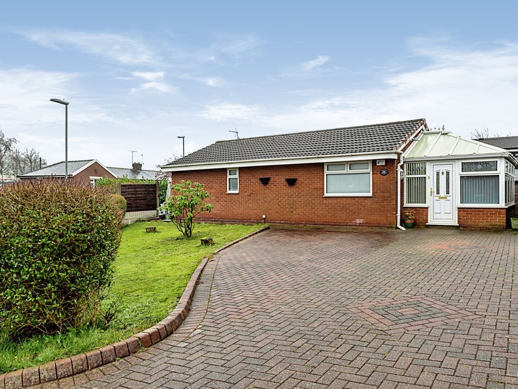 2 bed bungalow for sale in Duchess Park Close, Shaw, Oldham, Greater