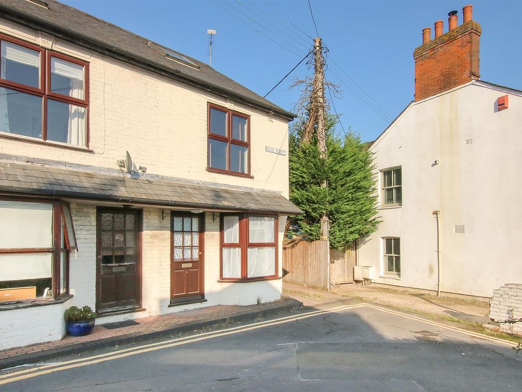 3 bed end terrace house for sale in Wood Street, Waddesdon, Aylesbury