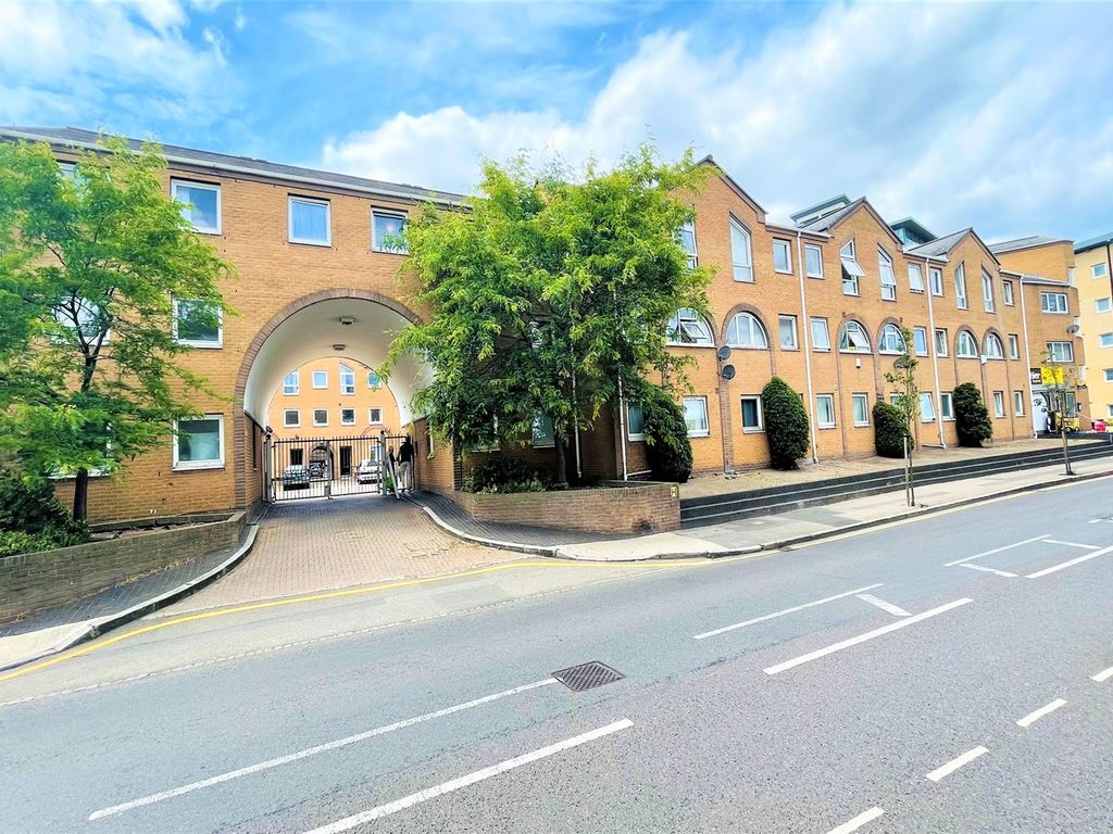 Cyclops Mews, London E14  