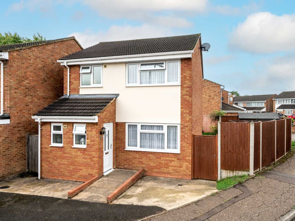 3 bed detached house for sale in Bronte Crescent, Hemel Hempstead HP2