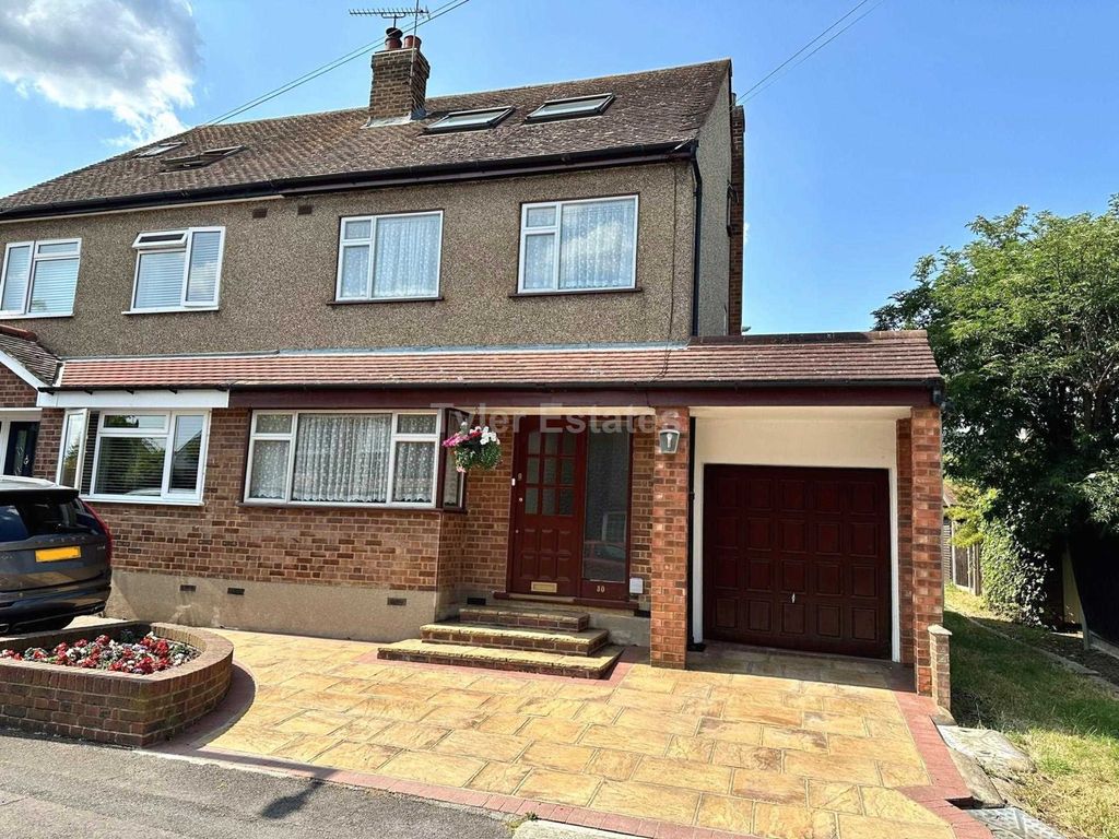 4 bed semidetached house for sale in Burstead Drive, Billericay CM11