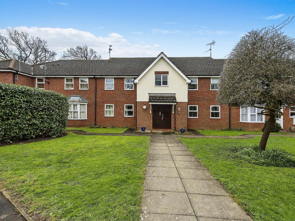 2 bed flat for sale in Dunsters Mead, Welwyn Garden City AL7 Zoopla