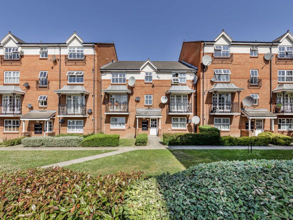 2 bed flat to rent in Shaftesbury Gardens, London NW10 Zoopla