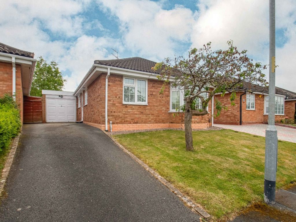2 bed bungalow for sale in Snowshill Close, Church Hill North, Redditch