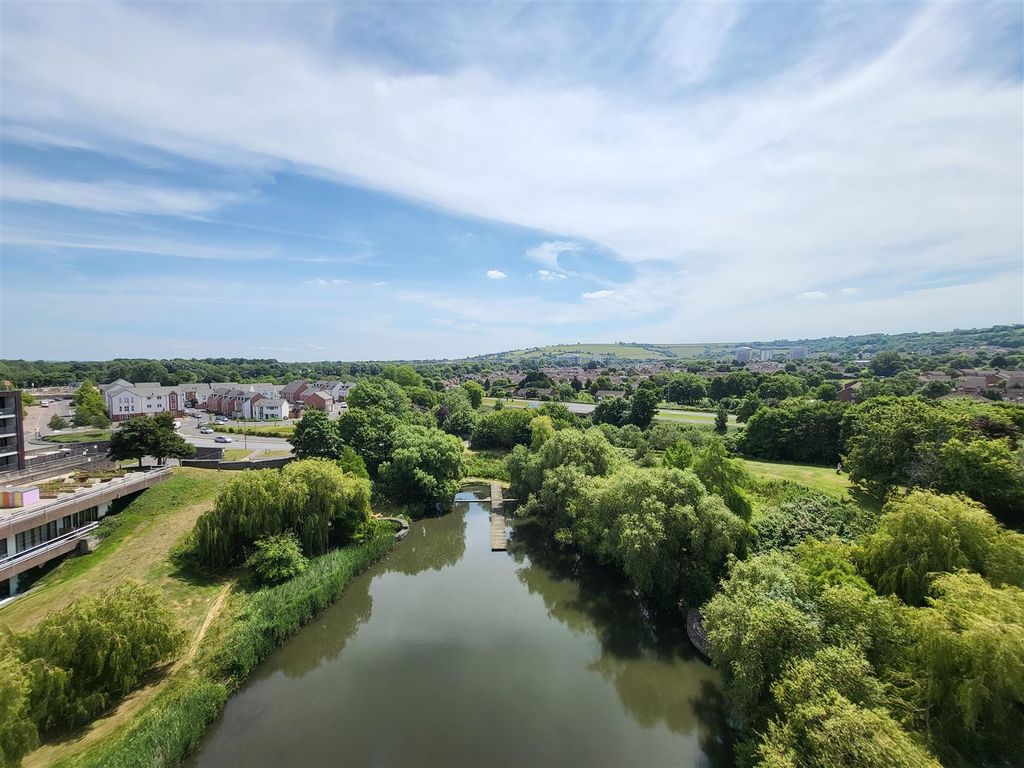 1 bed flat to rent in Lakeshore Drive, Imperial Park, Bristol BS13, £