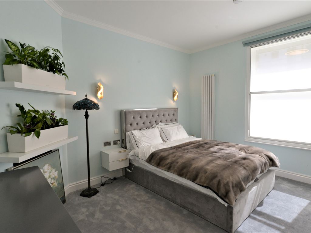 42 Warwick Rd, London SW5