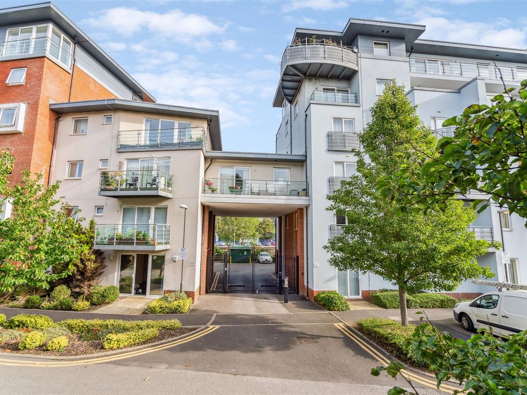 1 bed flat for sale in Coxhill Way, Aylesbury HP21, £169,000 Zoopla