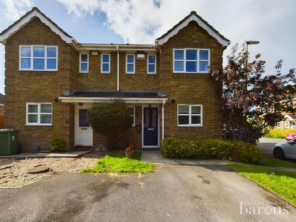 3 bed semidetached house for sale in Acorn Close, Basingstoke RG21, £