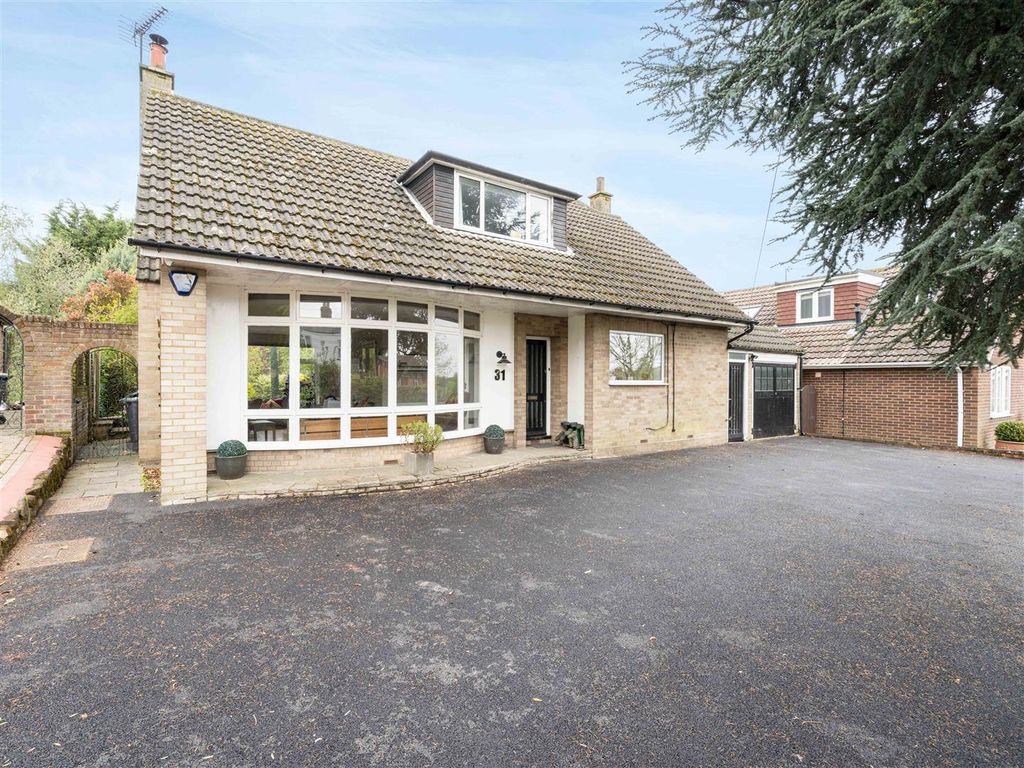 4 bed property for sale in Westoning Road, Harlington, Dunstable LU5