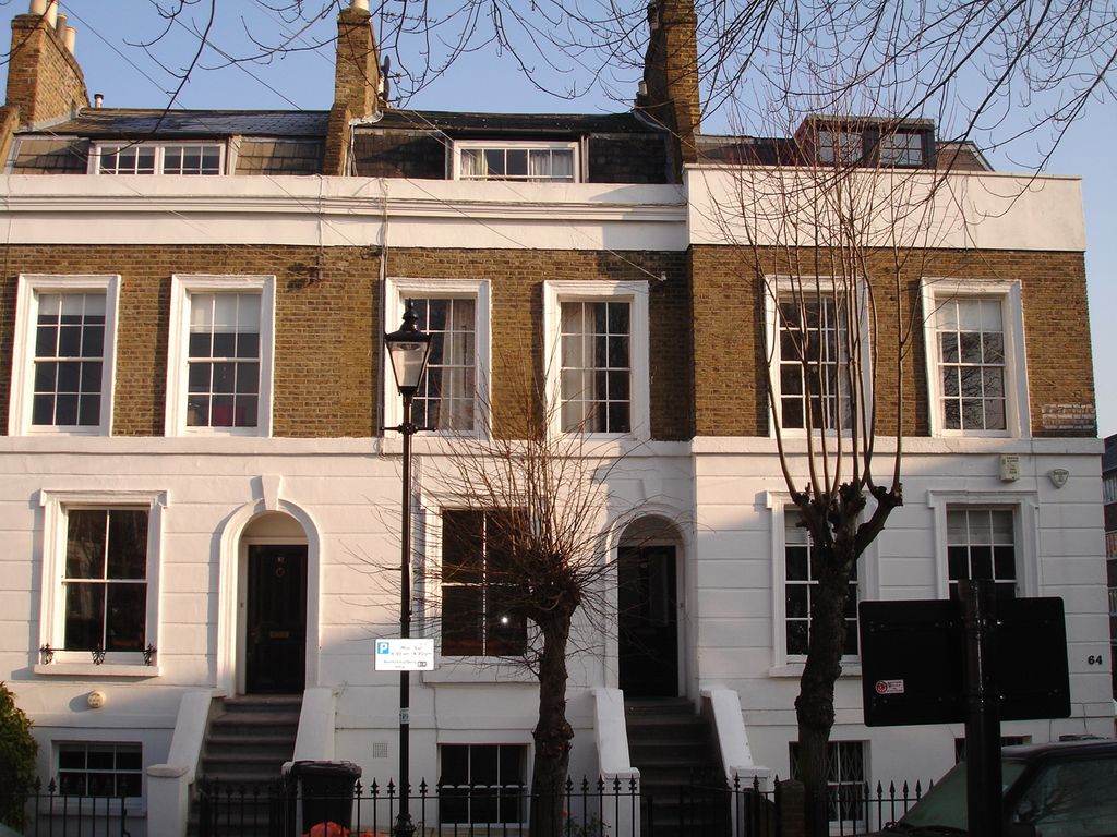 Room to rent in Trinity Gardens, Brixton SW9, £850 pcm Zoopla