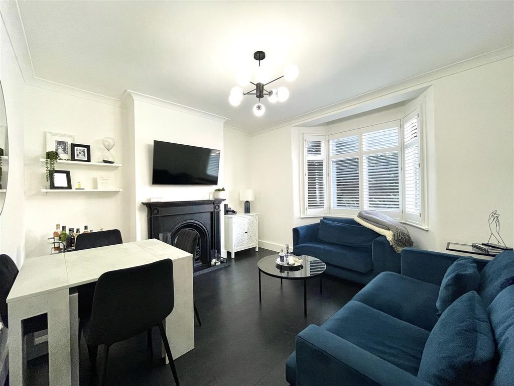 2 bed flat for sale in Green Lanes, Winchmore Hill N21 Zoopla