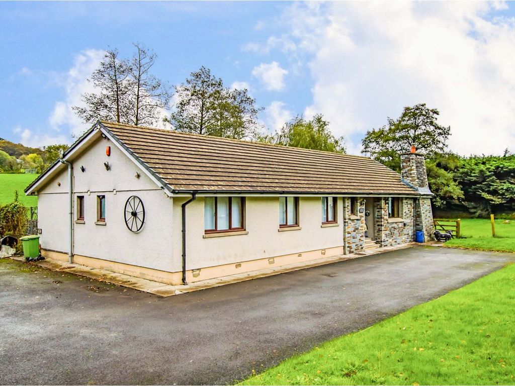 4 bed detached bungalow for sale in Tregaron Road, Lampeter SA48, £