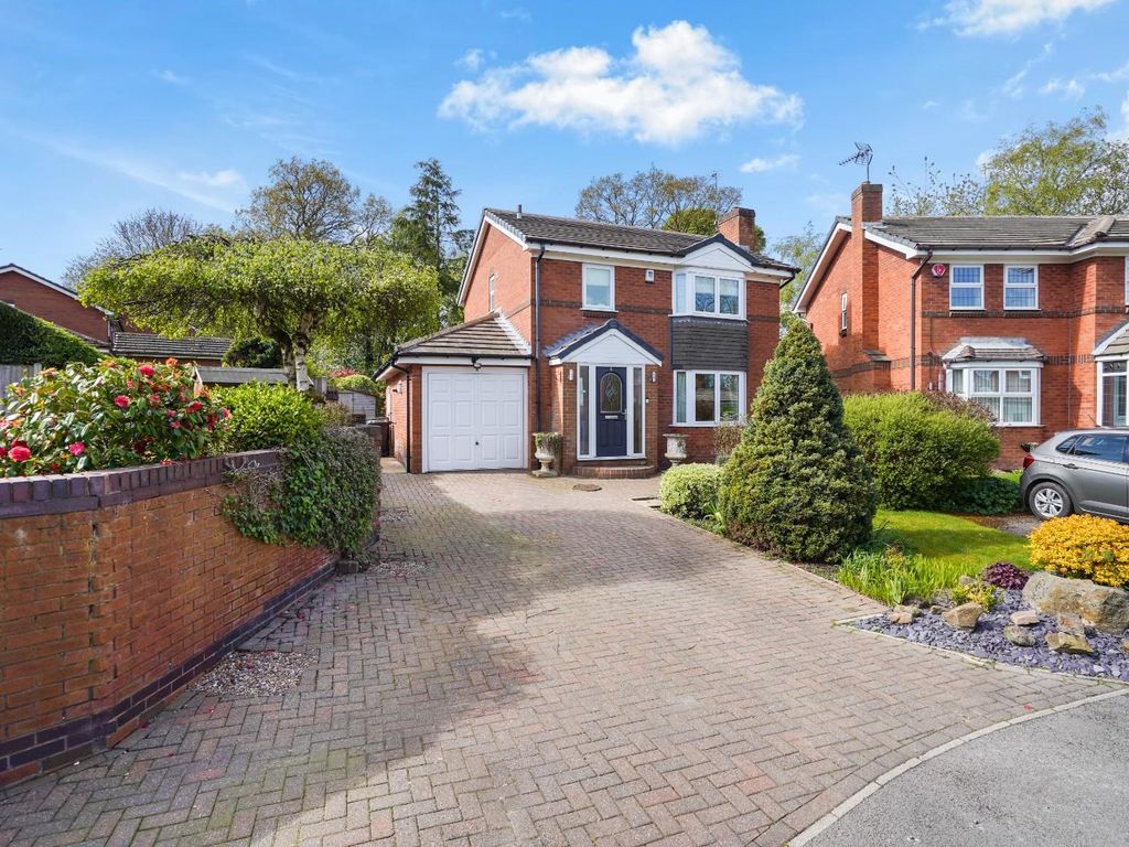 3 bed detached house for sale in Kestrel Grove, Leeds LS17, £515,000