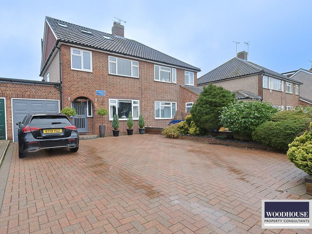 5 bed detached house for sale in Dark Lane, Cheshunt, Waltham Cross EN7