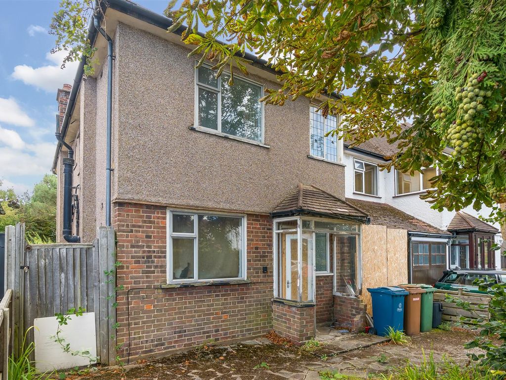 4 bed semidetached house for sale in Oakington Avenue, Harrow HA2, £