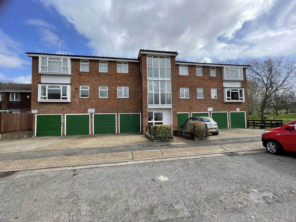 1 bed flat to rent in Howden Close, Thamesmead SE28, £1,200 pcm Zoopla