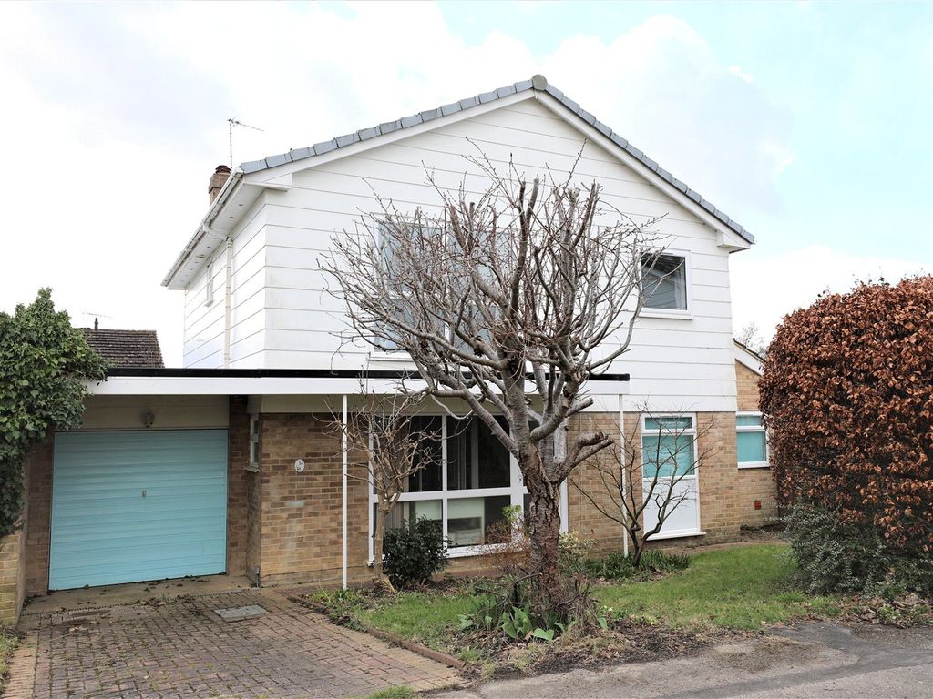 4 bed detached house for sale in Carisbrooke Drive, Charlton Kings
