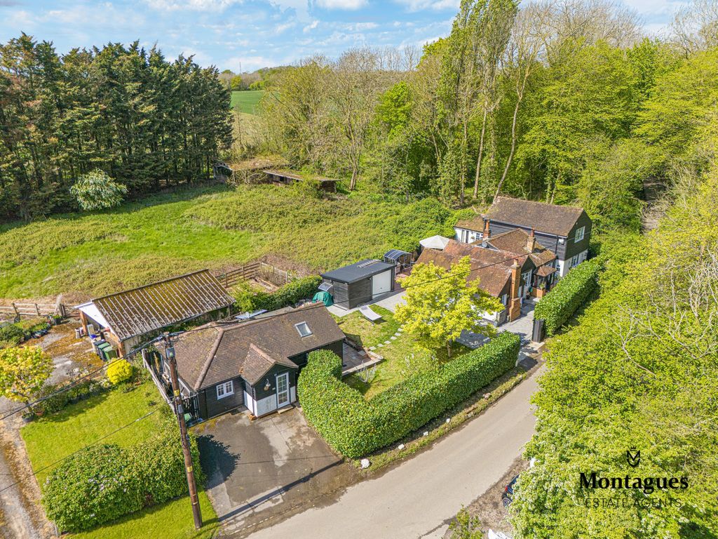 6 bed detached house for sale in Berwick Lane, Stanford Rivers CM5, £