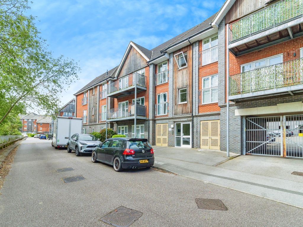 2 bed flat for sale in Millward Drive, Bletchley, Milton Keynes