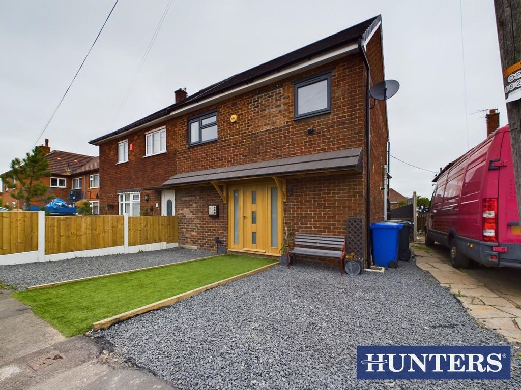 5 bed property for sale in Lauder Place North, Bentilee, StokeOnTrent