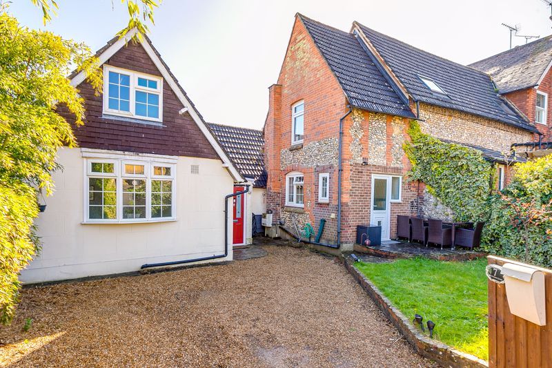 2 bed bungalow for sale in Burntwood Close, Caterham CR3 Zoopla