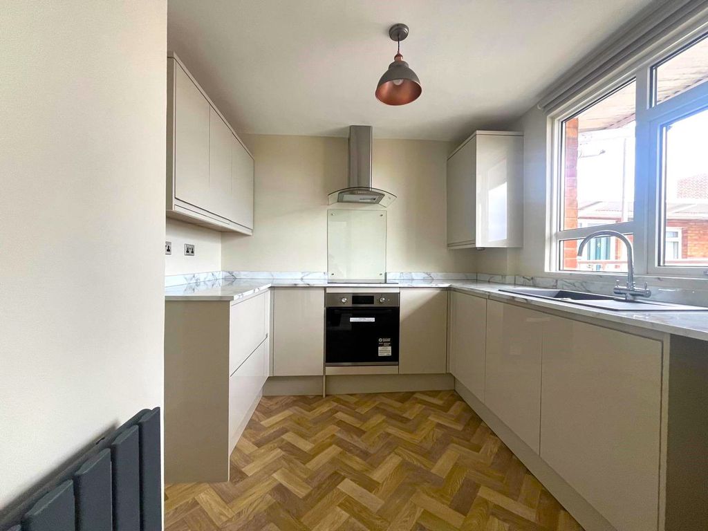 2 bed flat for sale in Chalkwell Lodge, London Road, Westcliff