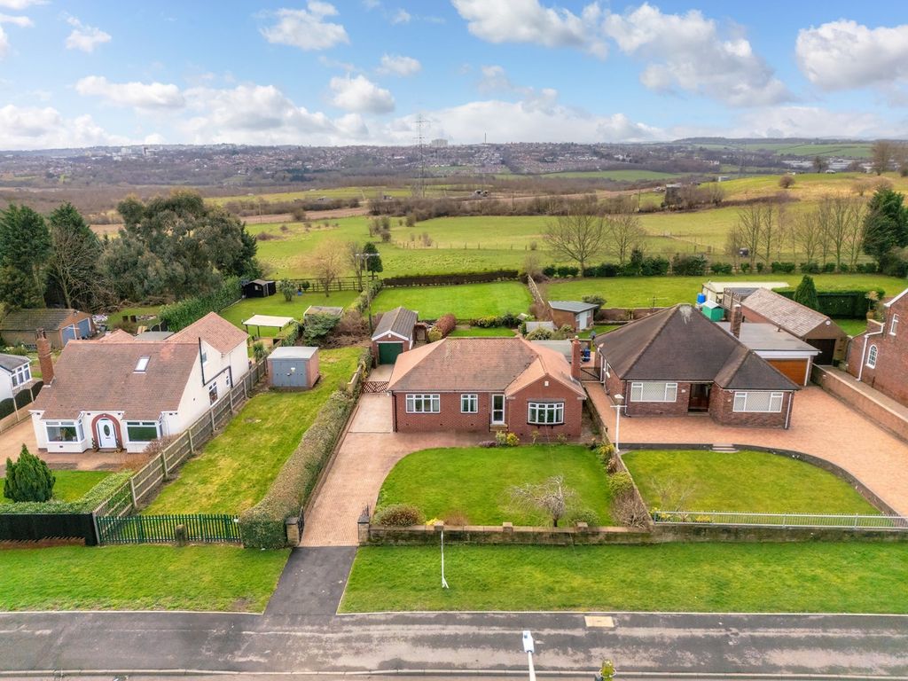 3 bed detached bungalow for sale in Bar Lane, Mapplewell, Barnsley S75