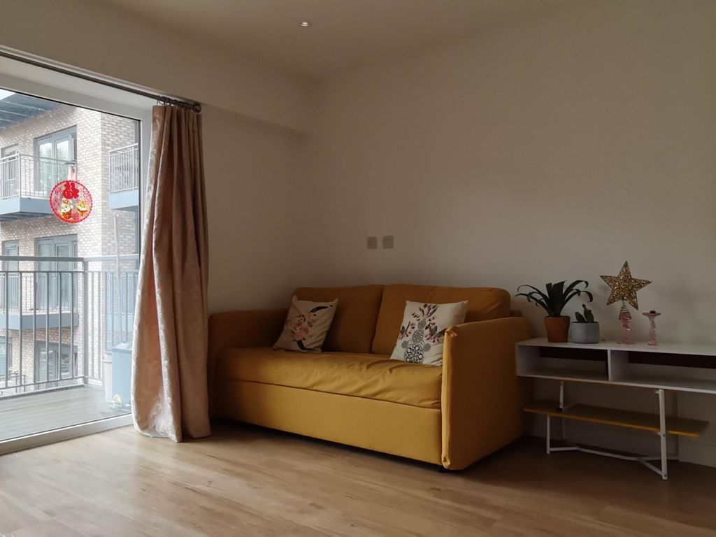 1 bed flat to rent in Fairbank House, Beaufort Square, London NW9, £