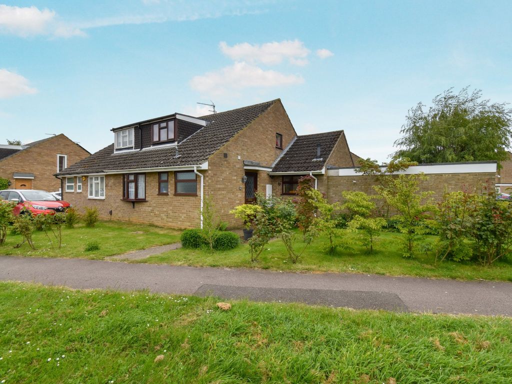3 bed semidetached bungalow for sale in Biggleswade Road, Upper