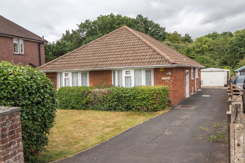 3 bed detached bungalow for sale in Kinross Road, Totton, Southampton