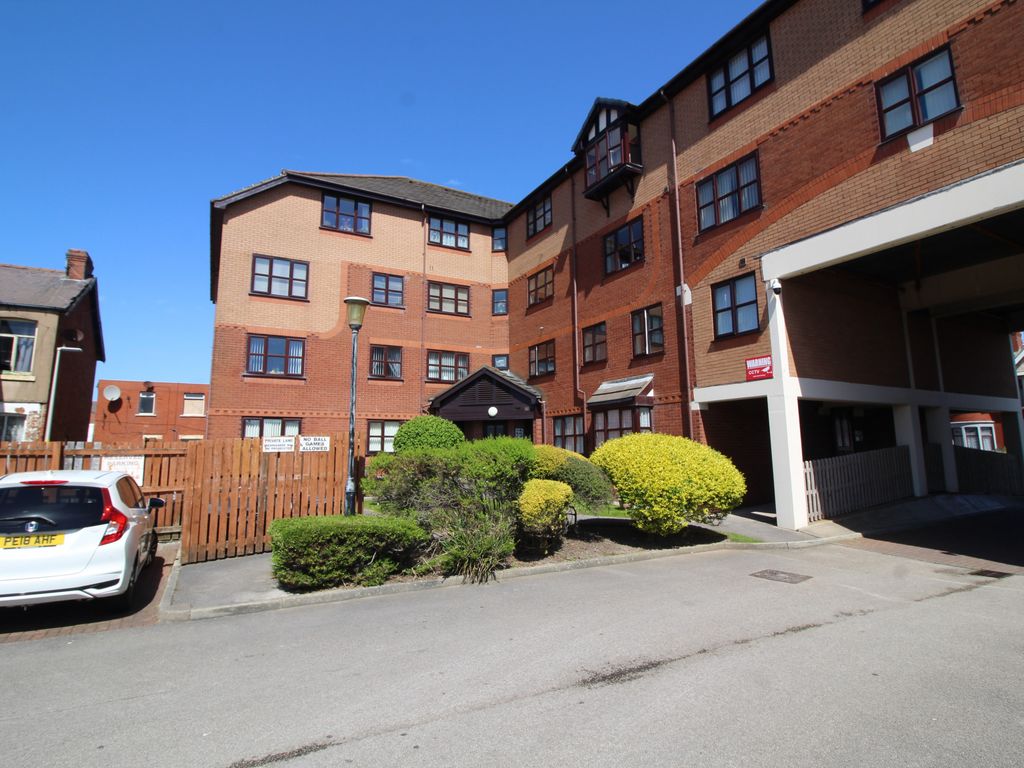 2 bed flat to rent in St. Annes Court, St. Annes Road, Blackpool