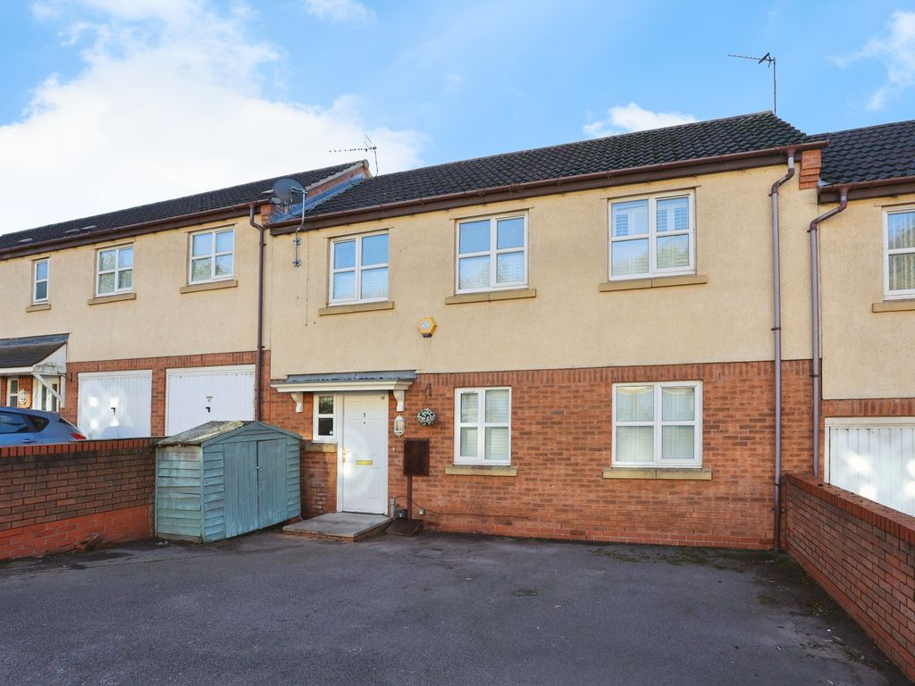 3 bed terraced house for sale in Bates Close, Loughborough
