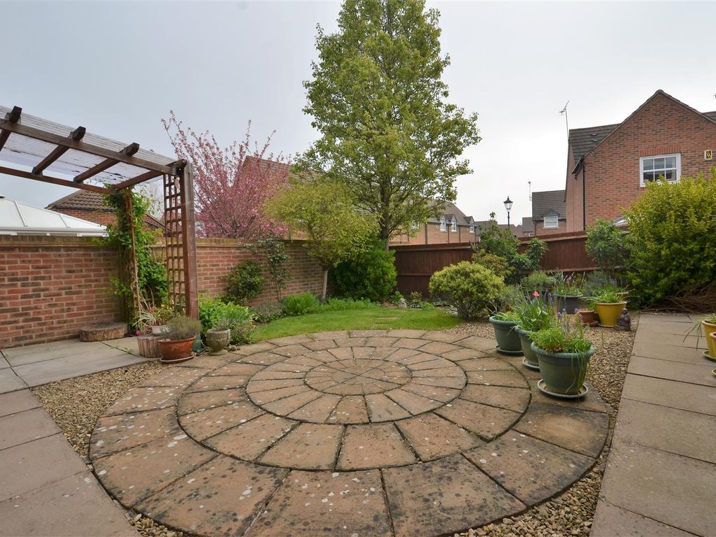 Cuckoo Way Aylesbury HP19  