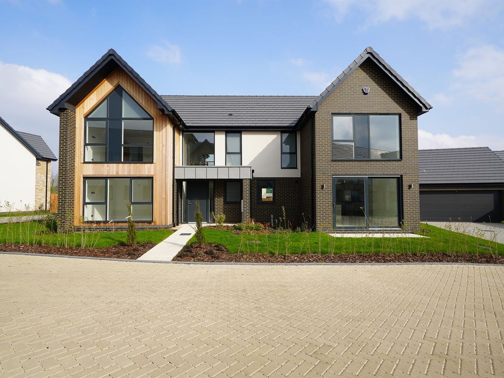 New home, 5 bed detached house for sale in Cuthbert Close, Hampton