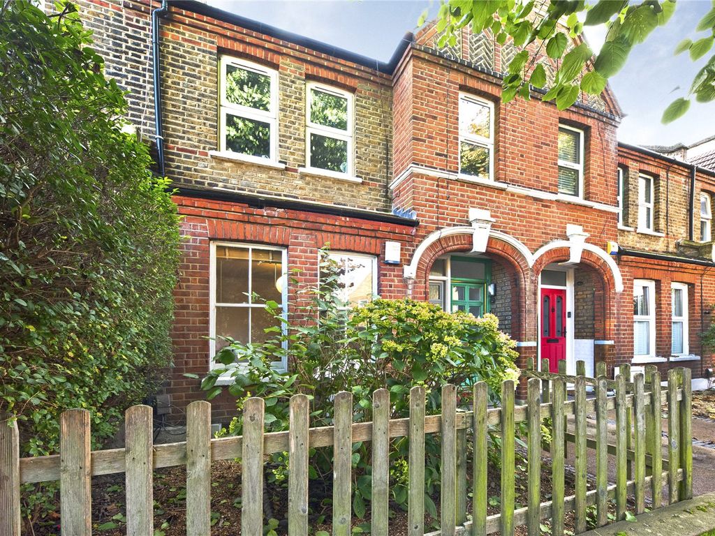 2 bed flat for sale in Warner Road, Walthamstow, London E17, £500,000