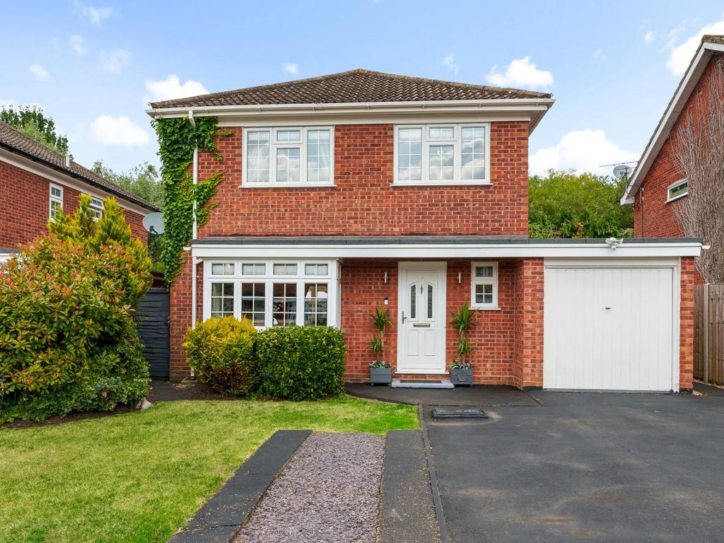 4 bed detached house for sale in Fakenham Way, Owlsmoor, Sandhurst GU47