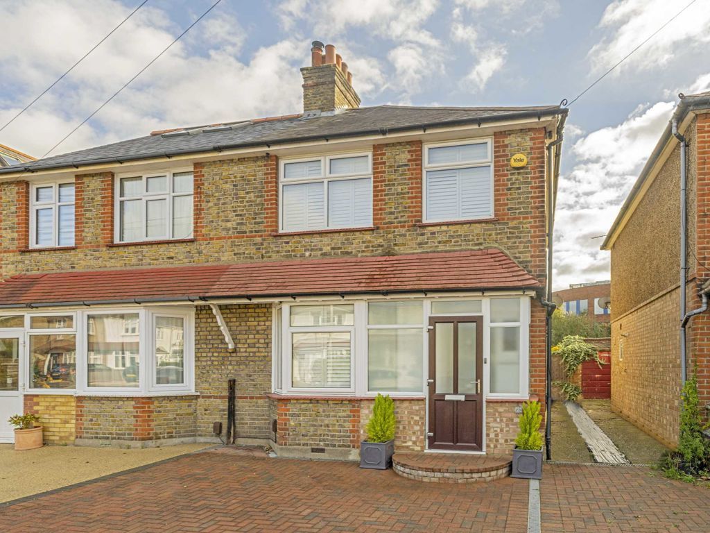 3 bed semidetached house for sale in Fullers Way North, Tolworth