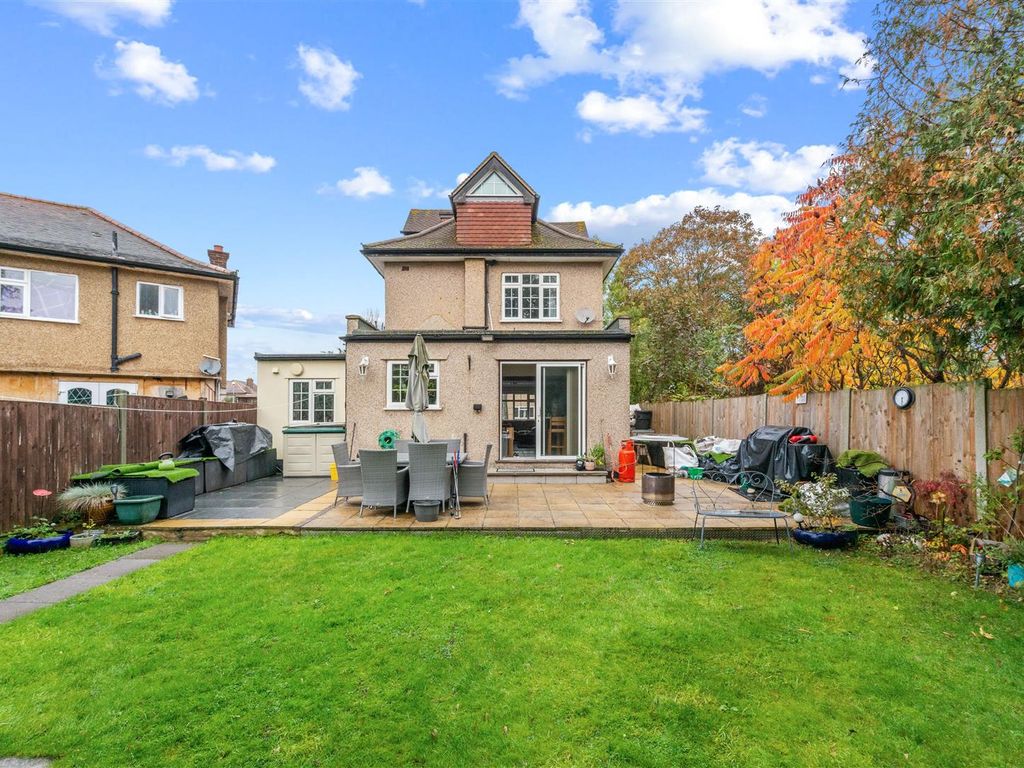 5 bed detached house for sale in Kingshill Avenue, Hayes UB4, £780,000